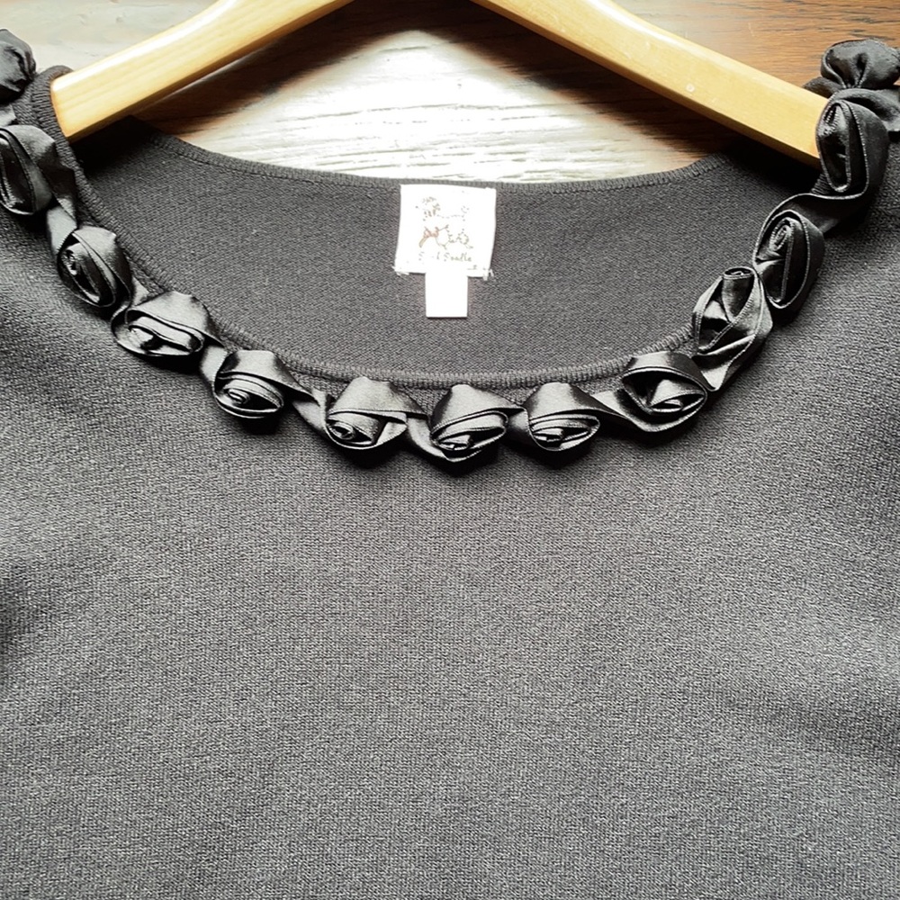 Pink Poodle black rose floral necklace lightweight - Picture 5 of 9